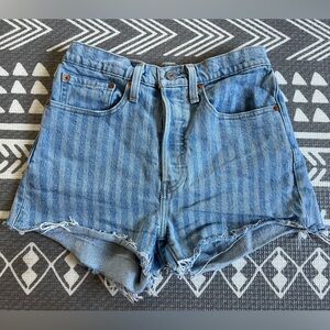 High rise denim Levi shorts (size 26)